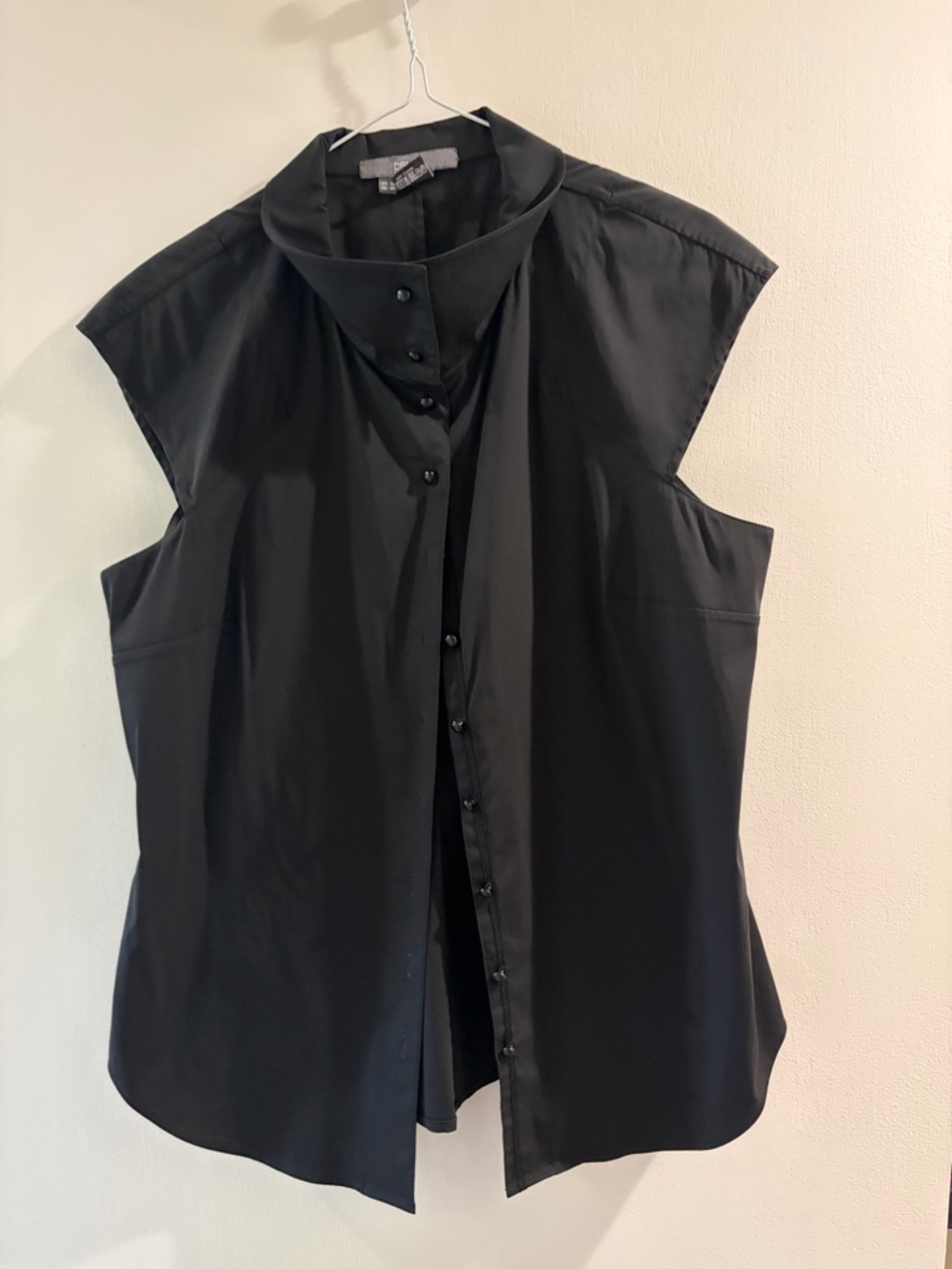 Per Se Black Sleeveless High-Collar Button-Down Top